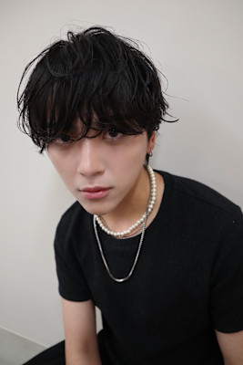 ニュアンスセンターパートニュアンスパーマ刈り上げメンズパーマ