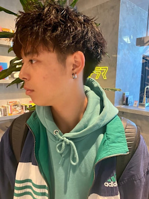 ツイストスパイラルパーマ ツーブロック 眉毛カット 20代