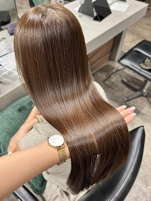 アッシュベージュ　グロスカラー　艶髪