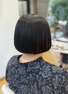 【まとまるボブ×インナーカラー】