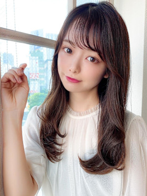 暗髪でも出せるこなれ感フェイスレイヤー×ナチュラルセミロング