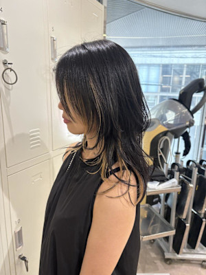 レイヤー×ウルフカット×前髪長め×インナーカラー×横浜