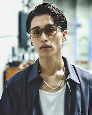 ツーブロック爽やかアップバングリバースパーマ