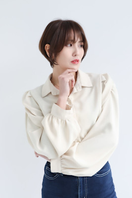 自然体な魅力を引き出すラフなショート