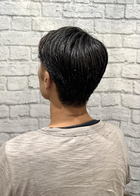 ツーブロックで爽やかに見せるナチュラルヘア