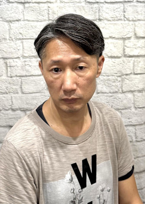 ツーブロックで爽やかに見せるナチュラルヘア