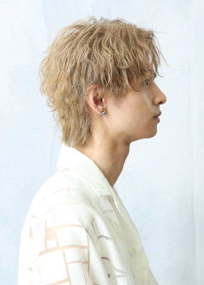 ブリーチパーマ波巻きセンターパート