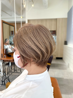 白髪ぼかしショートスタイル