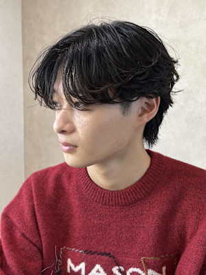 シャープな毛流れがかっこいいフェザーパーマ！