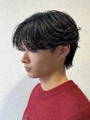 シャープな毛流れがかっこいいフェザーパーマ！