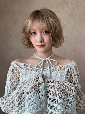 透明感ミルクティーベージュ×ミニボブ