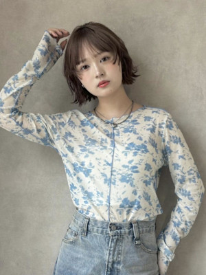 透明感ベージュ♪柔らかさ引き立つ◎外ハネショートボ