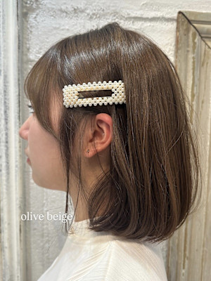 透明感抜群のオリーブベージュ