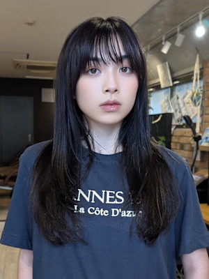 透け感バングの韓国風ロングレイヤー