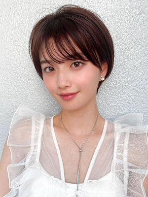 30代40代に人気の大人かわいい前髪ありのくびれショート