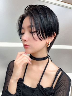 30代40代に人気の大人かわいい前髪ありのくびれショート