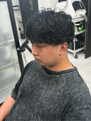 スパイラルパーマ　ミニプードルパーマ　ツーブロック　刈り上げ