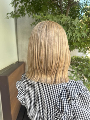 透明感ブロンドボブで大人垢抜け