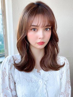 2wayバングでイメチェン顔まわりレイヤーのくびれヘアが人気