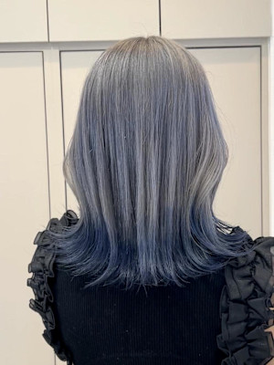 シルバーベースにネイビーのエンドカラー♪