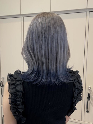 シルバーベースにネイビーのエンドカラー♪