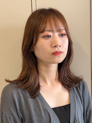 リバース巻きも内巻きもかわいいレイヤーカット♪