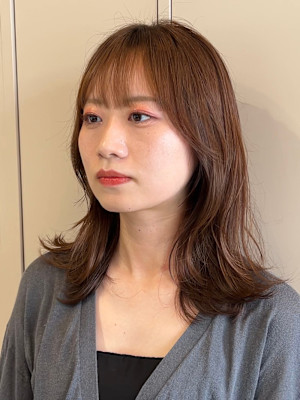 リバース巻きも内巻きもかわいいレイヤーカット♪