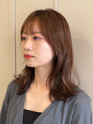 リバース巻きも内巻きもかわいいレイヤーカット♪