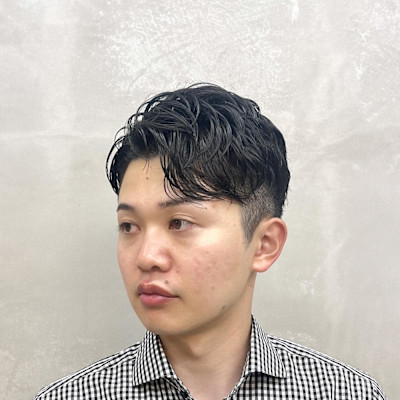 タイトに決めつつ◎トレンド感をプラスした王道スタイル