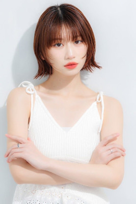 ミニウルフ×顔周りレイヤーボブ