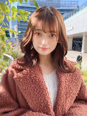 2wayバングでイメチェン顔まわりレイヤーのくびれヘアが人気