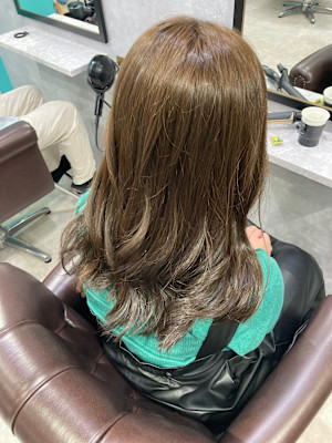 オリーブベージュ