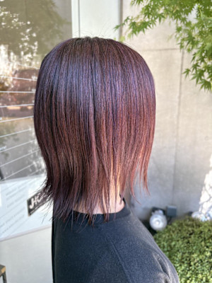 白髪を隠さない最新ハイライトヘアの魅力