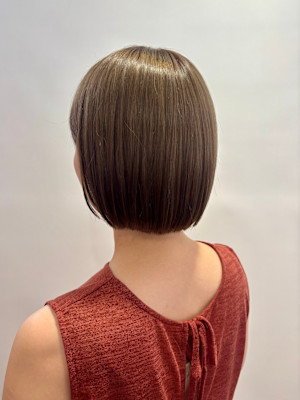 【オリーブベージュ×コンパクトボブ】 