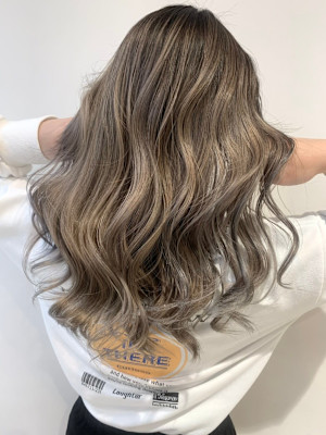 バレイヤージュヘアカラー