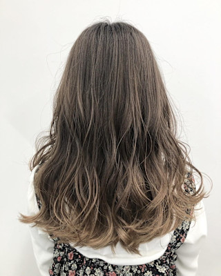 グラデーションカラー ベージュ系