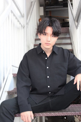 センターパートスタイリング