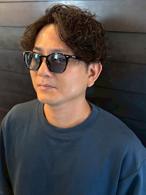 メンズパーマ センターパート マッシュ ツイスパ 束感