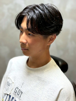 毛流れパーマ メンズパーマ センターパート 20代 黒髪