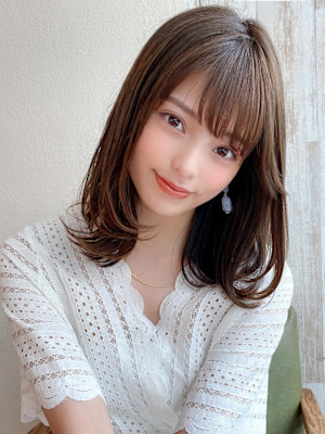 30代小顔に見えるくびれヘアレイヤー × オリーブグレージュ