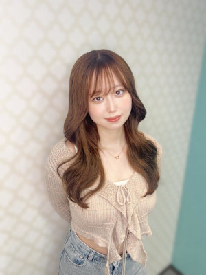 レイヤーカットの巻き髪