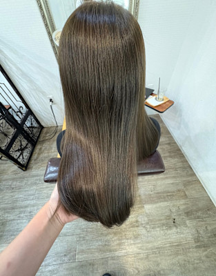 明るめオリーブグレージュ