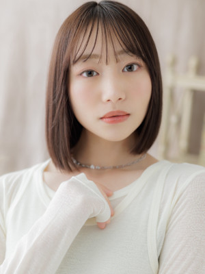 ダークブラウンシンプルストレートミニボブ　オリーブグレー