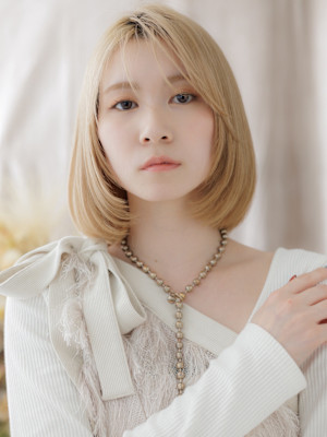 垢抜けハイトーンカラーミディアムレイヤー　パールベージュ