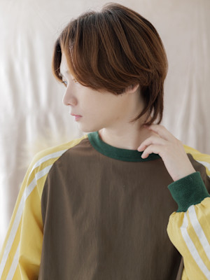 センターパートウルフマッシュショート　ニュアンスサーフ