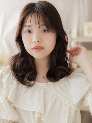 ゆるふわくびれカール大人ガーリーミディ　ナチュラルブラウン