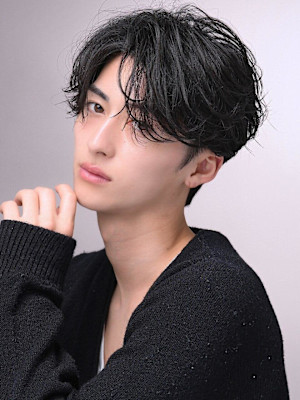 ツーブロックシャープフェザー「センターパート」