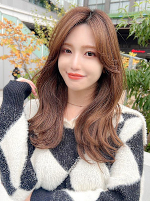 大人かわいいくびれヘアセミロング × ミルクティーベージュ