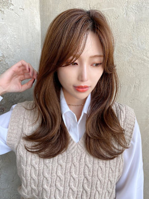 大人かわいいくびれヘアセミロング × ミルクティーベージュ