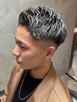 フェードカット ブリーチ シルバー アップバング